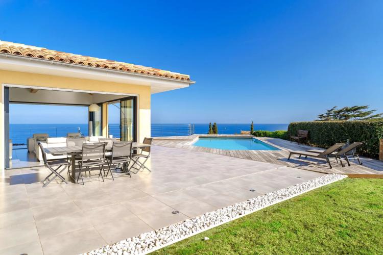 Villa vue mer panoramique à vendre à Sainte-Maxime