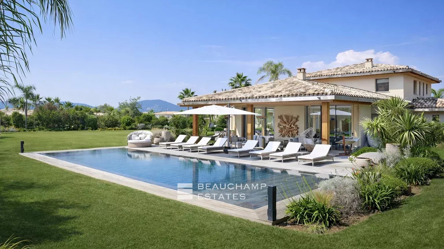 Villa contemporaine dans un domaine privé, à pieds du centre ville de Saint-Tropez et de la plage