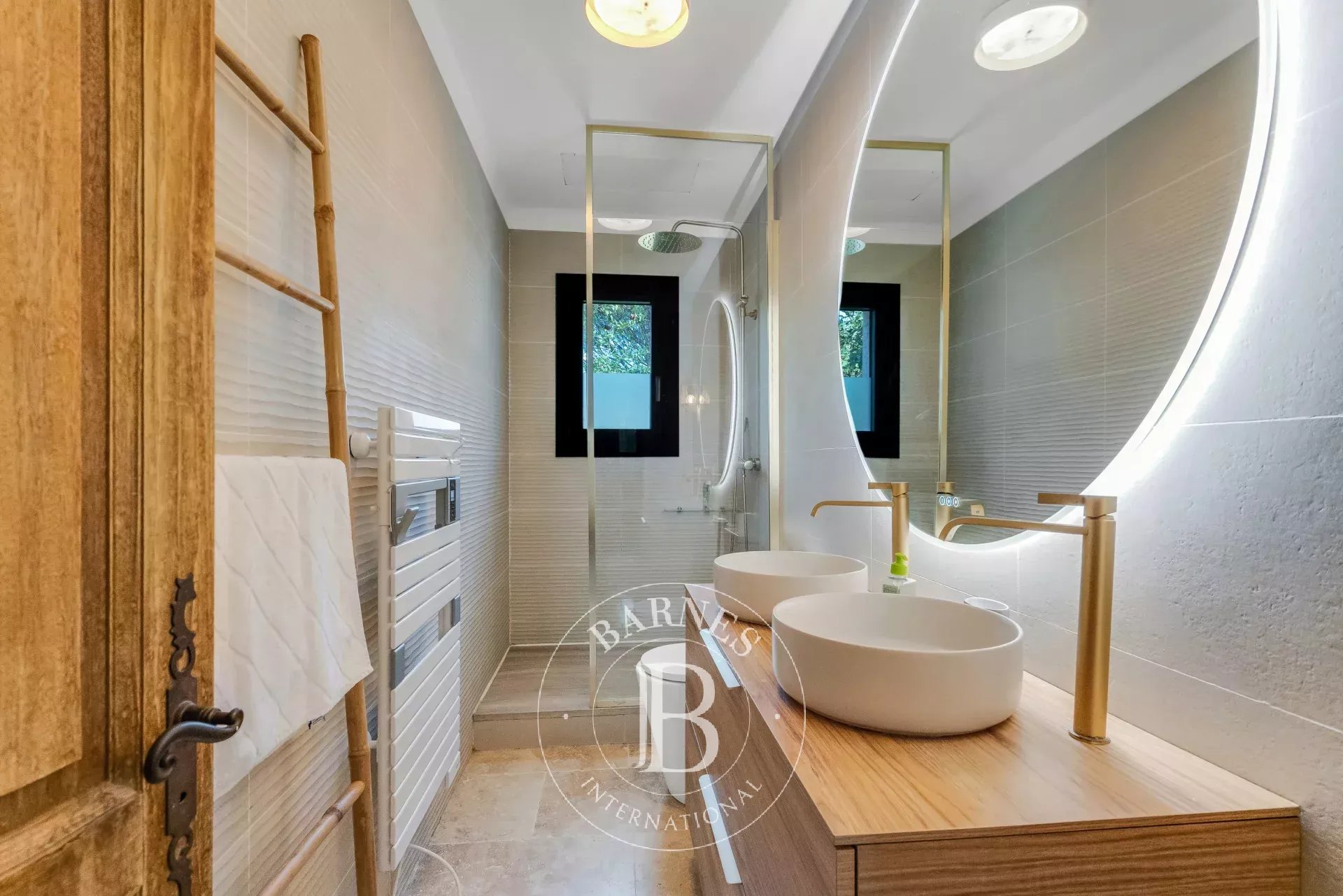 GRIMAUD - MAISON RENOVEE - 6 CHAMBRES - PROCHE VILLAGE