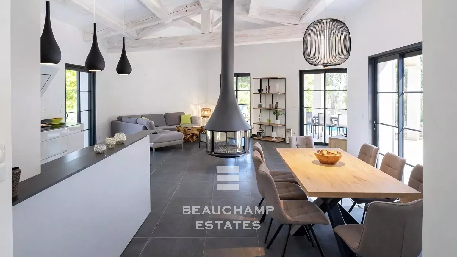 Villa neuve à pieds de la plage des Salins et à proximité du centre ville de Saint-Tropez