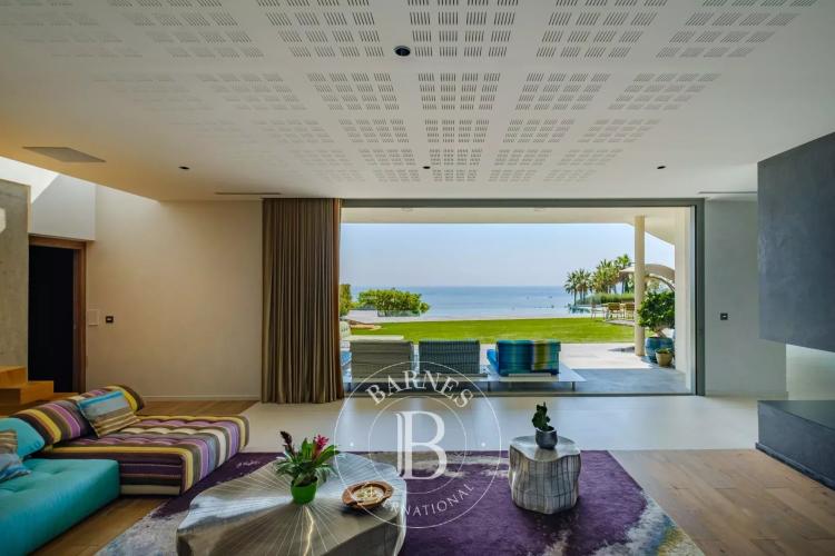 EXCLUSIVITÉ - SAINTE-MAXIME –DOMAINE PRIVÉ - VILLA CONTEMPORAINE - VUE MER