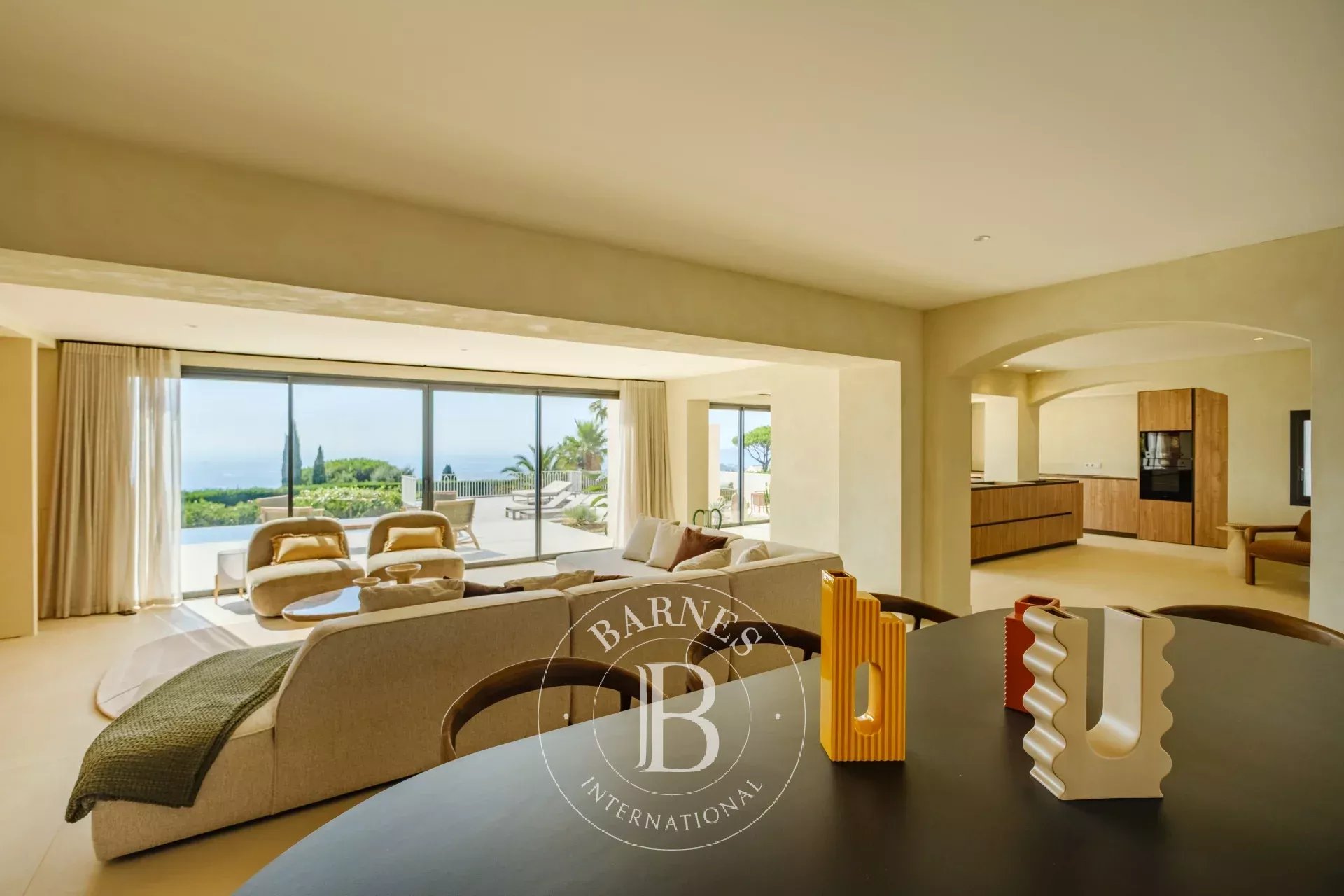 EXCLUSIVITÉ - SAINTE-MAXIME - DOMAINE RÉSIDENTIEL - VILLA VUE MER - PISCINE