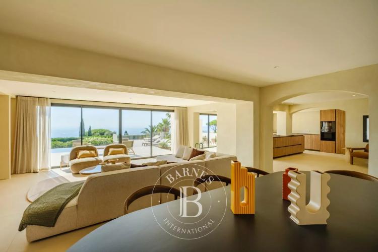 EXCLUSIVITÉ - SAINTE-MAXIME - DOMAINE RÉSIDENTIEL - VILLA VUE MER - PISCINE
