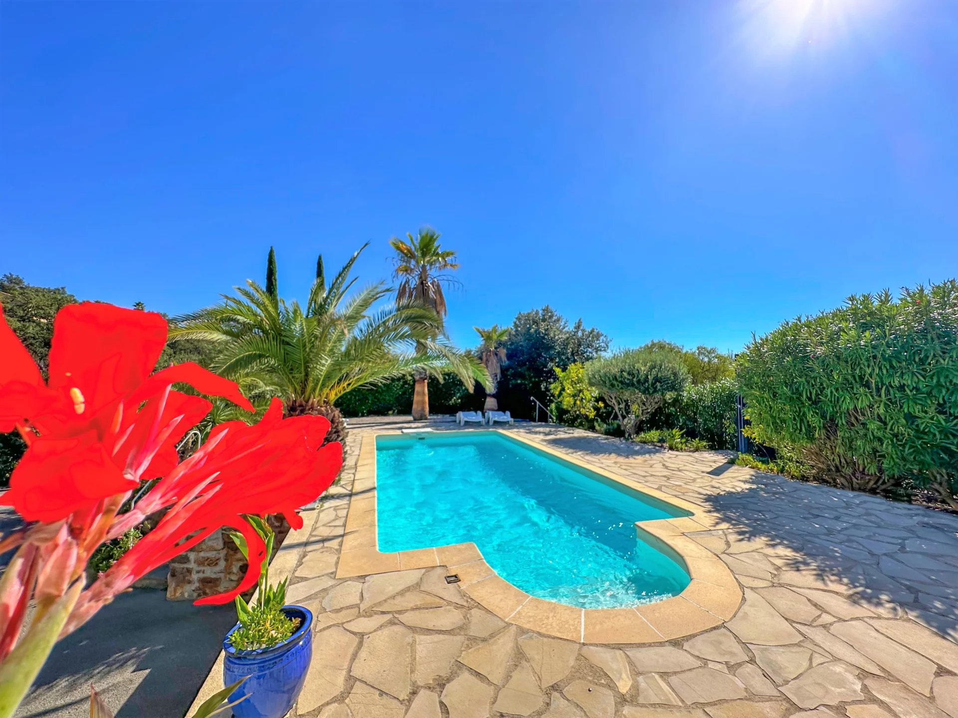 Villa vue mer à vendre proche du centre de La Croix-Valmer
