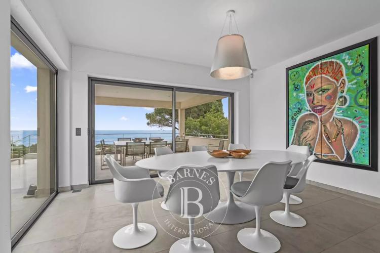 SAINTE-MAXIME  -VILLA MODERNE - VUE MER ET PROCHE PLAGE
