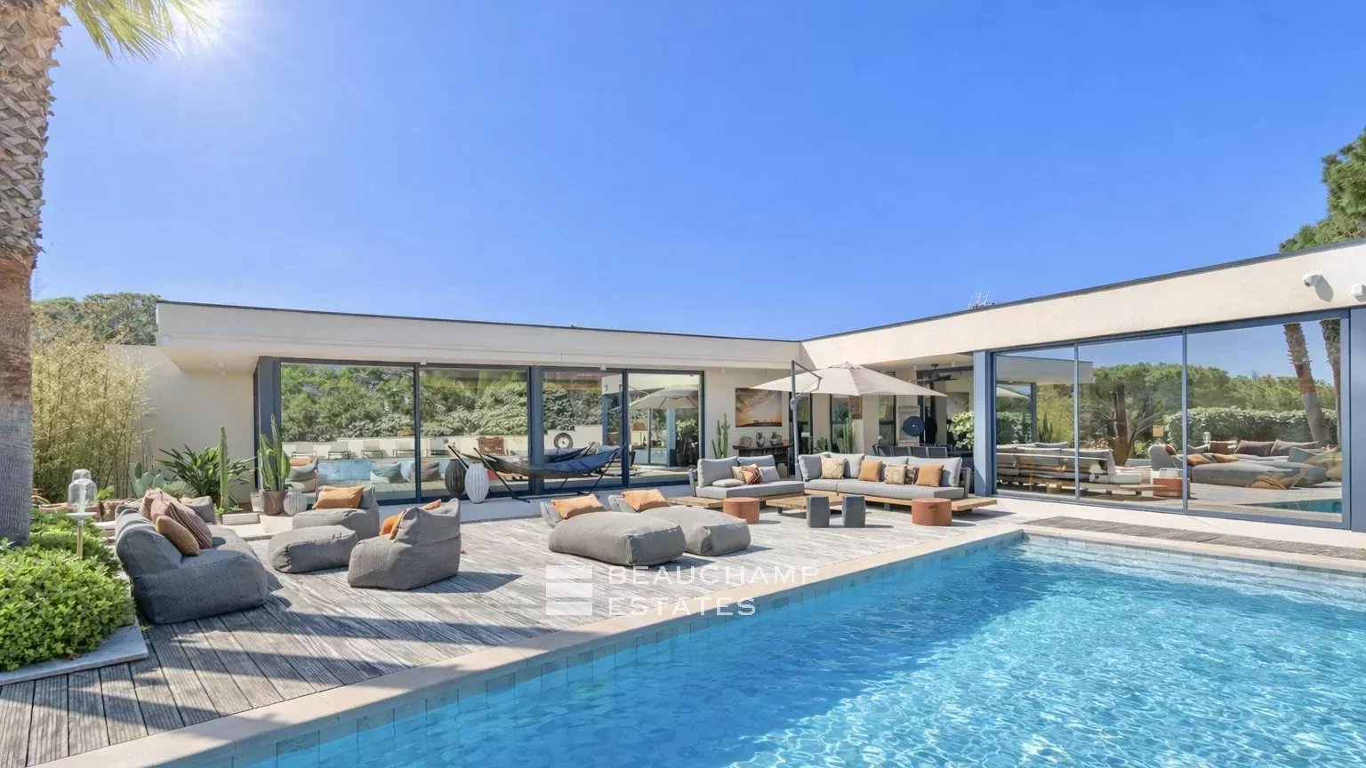 Villa contemporaine intimiste de luxe à pieds des plages de Pampelonne