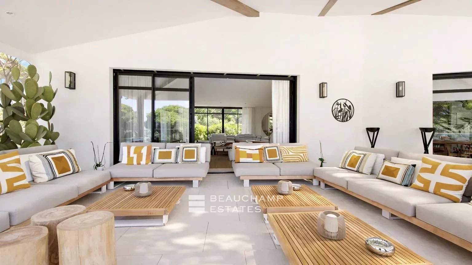 Villa contemporaine ultra luxueuse dans le prestigieux domaine des Parcs de Saint-Tropez.