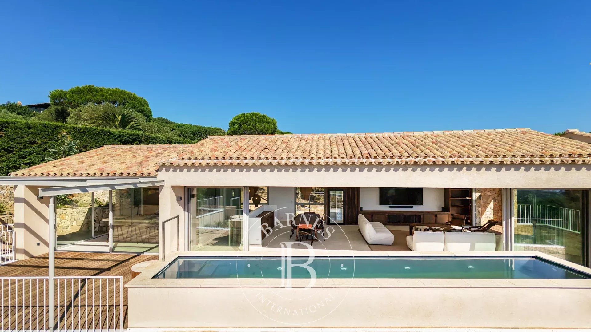 SAINTE-MAXIME – VILLA CONTEMPORAINE AVEC VUE MER