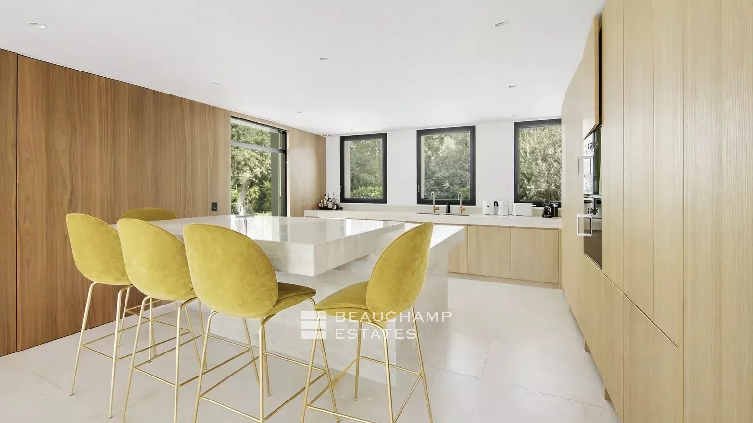 Villa contemporaine ultra luxueuse dans le prestigieux domaine des Parcs de Saint-Tropez.