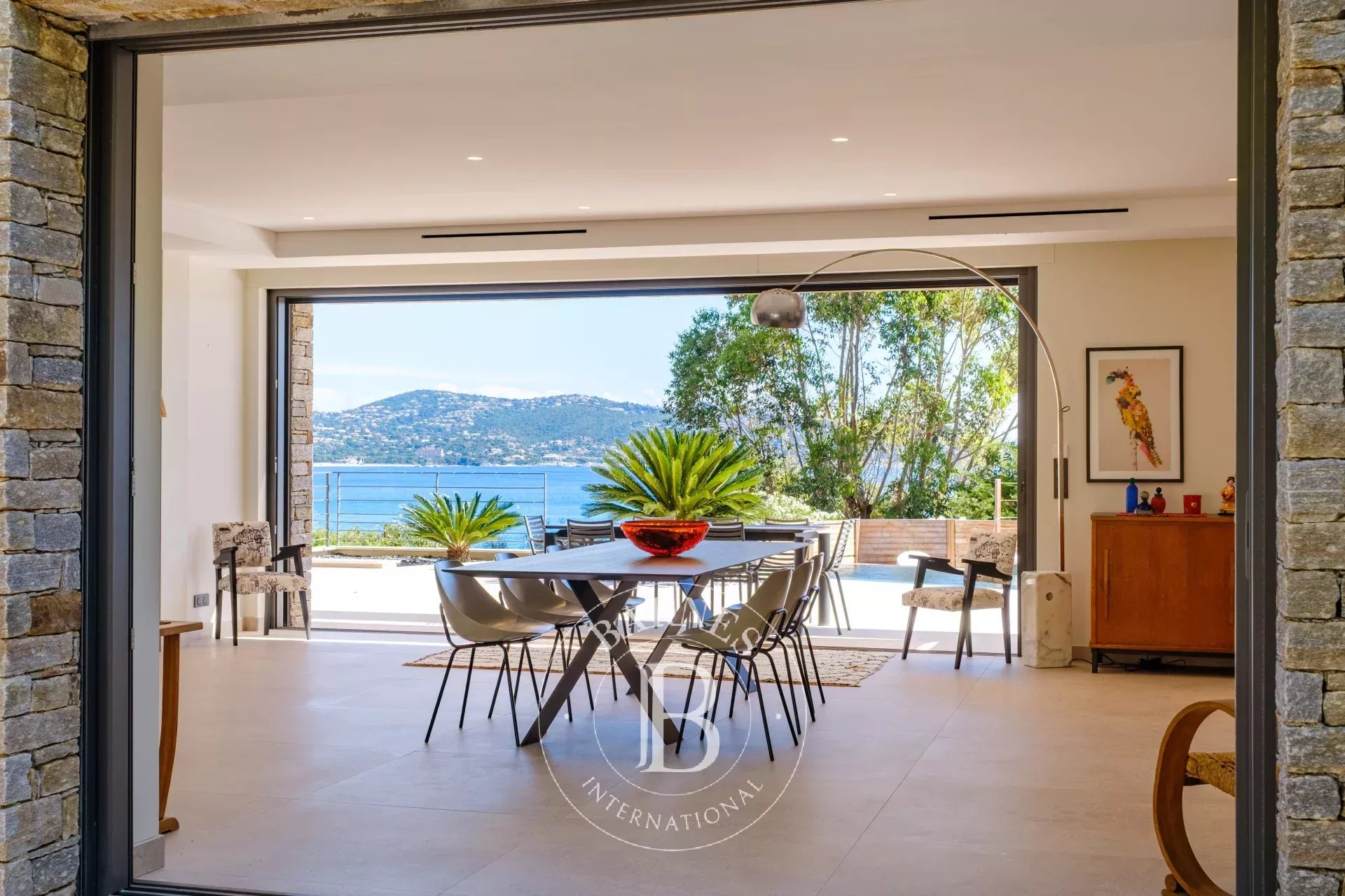 EXCLUSIVITÉ - SAINTE-MAXIME - VILLA  - 5 CHAMBRES - PISCINE - VUE MER