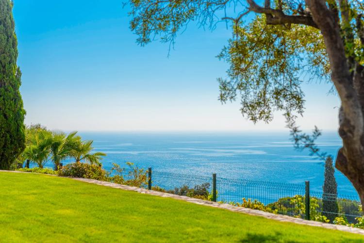 Villa vue mer panoramique à vendre à Sainte-Maxime