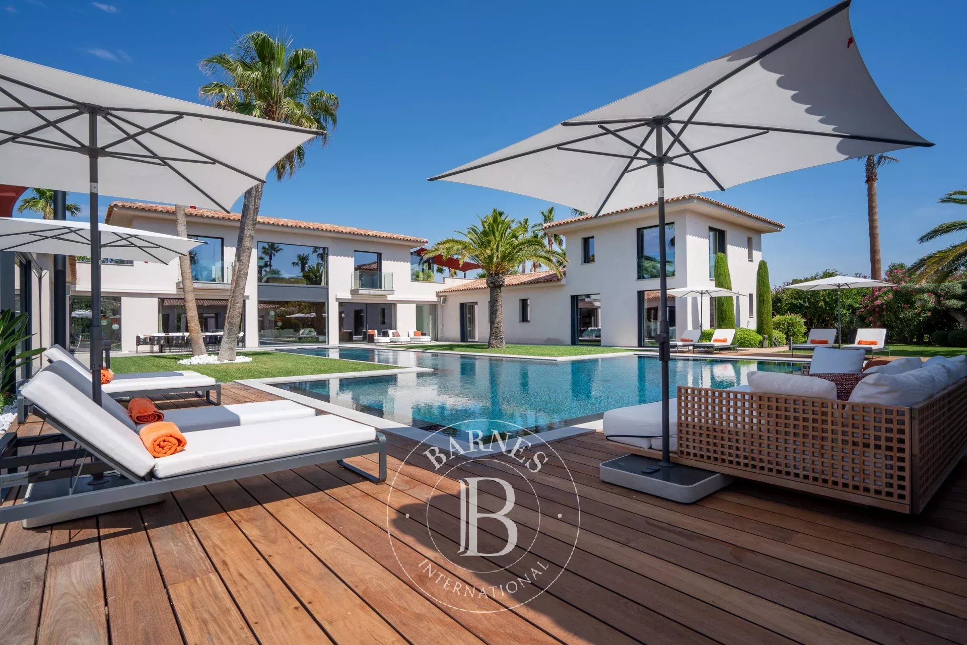 SAINT-TROPEZ - LUXUEUSE VILLA NEUVE - 7 CHAMBRES
