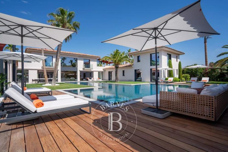 SAINT-TROPEZ - LUXUEUSE VILLA NEUVE - 7 CHAMBRES