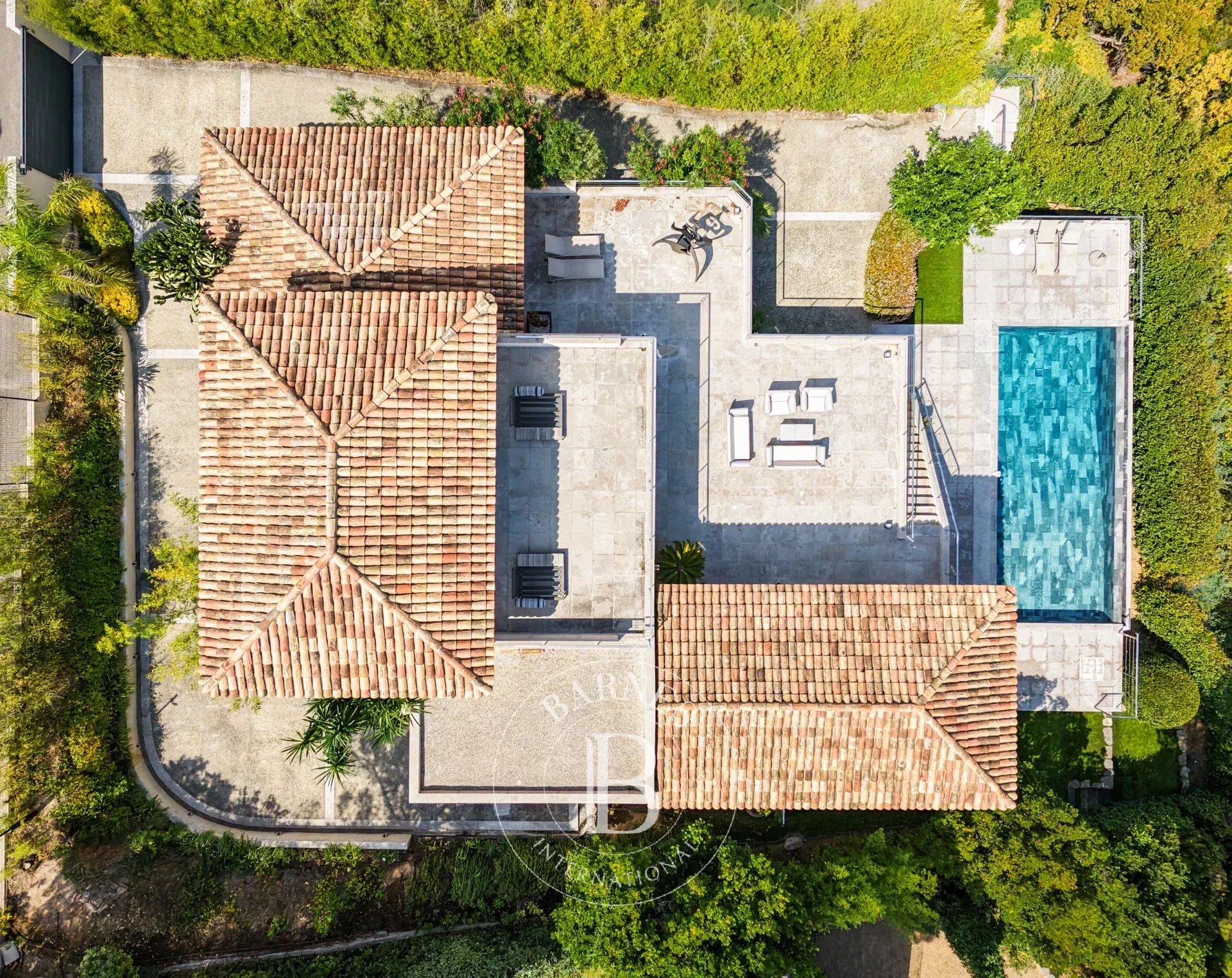SAINTE-MAXIME  -VILLA MODERNE - VUE MER ET PROCHE PLAGE