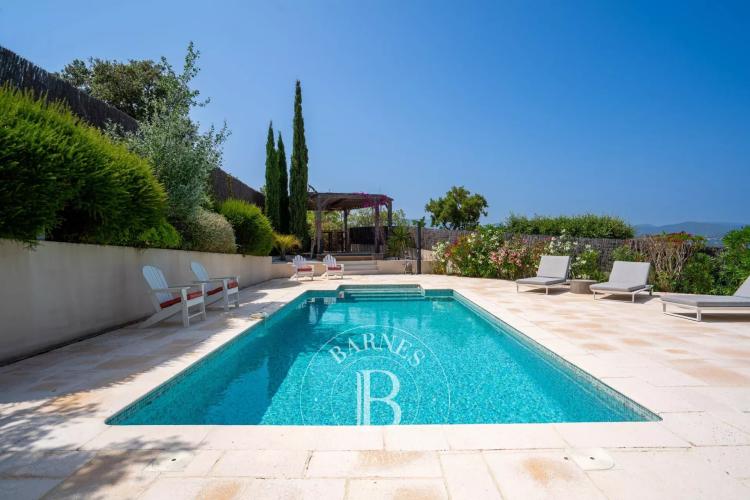 GOLFE DE SAINT TROPEZ - COGOLIN - VILLA RENOVEE - VUE DEGAGEE