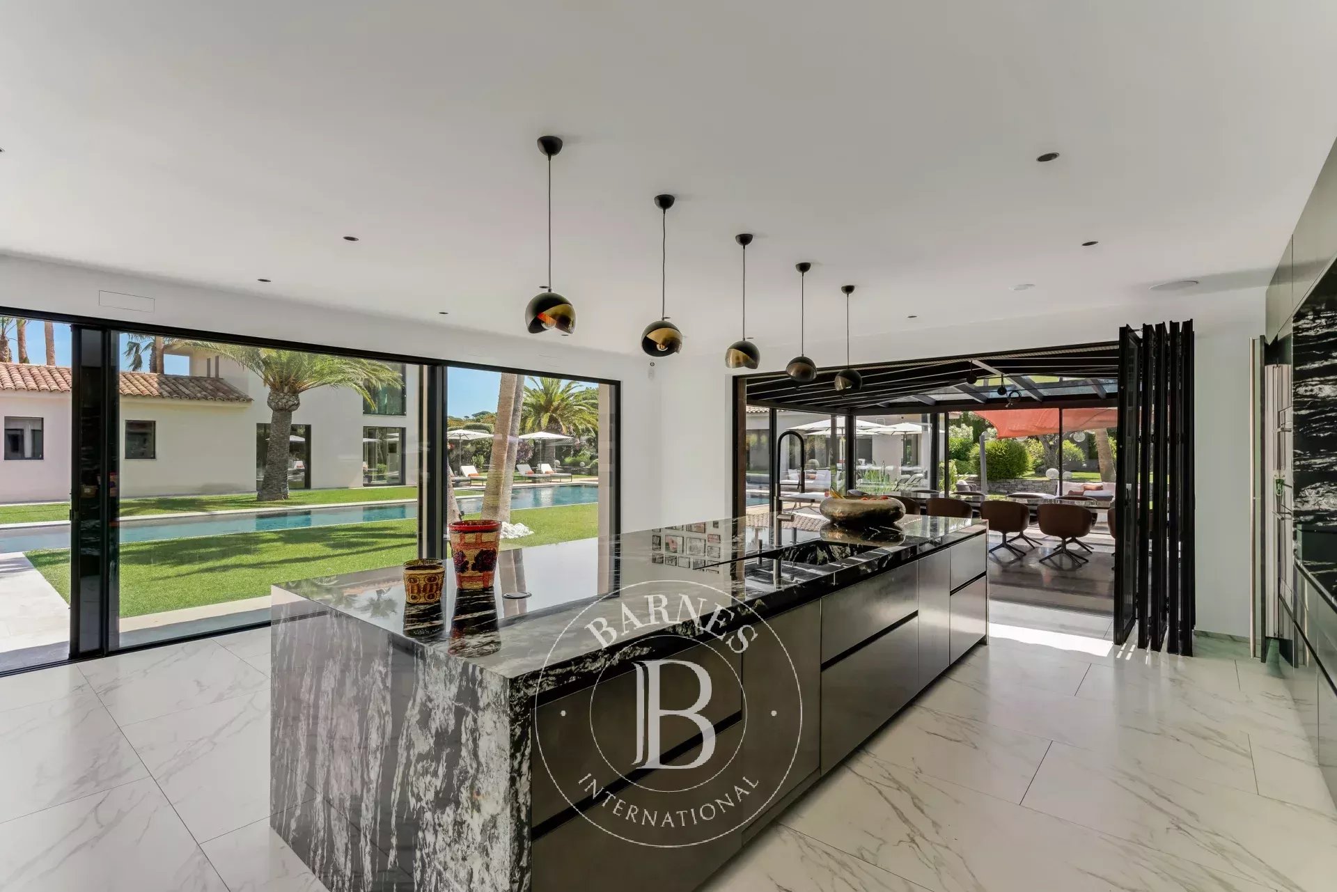 SAINT-TROPEZ - LUXUEUSE VILLA NEUVE - 7 CHAMBRES
