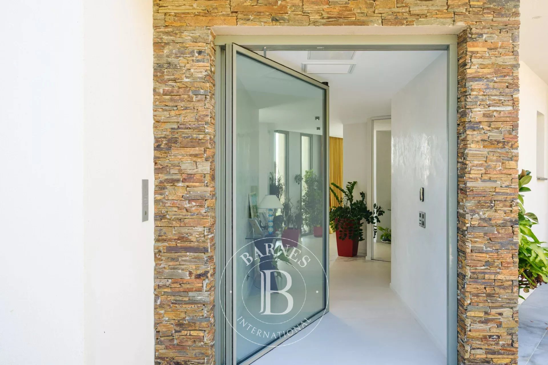 EXCLUSIVITÉ - SAINTE-MAXIME –DOMAINE PRIVÉ - VILLA CONTEMPORAINE - VUE MER