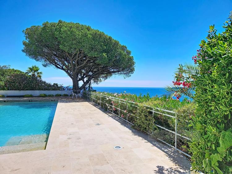 Propriété de caractère avec vue mer panoramique sur le Golfe de Saint-Tropez