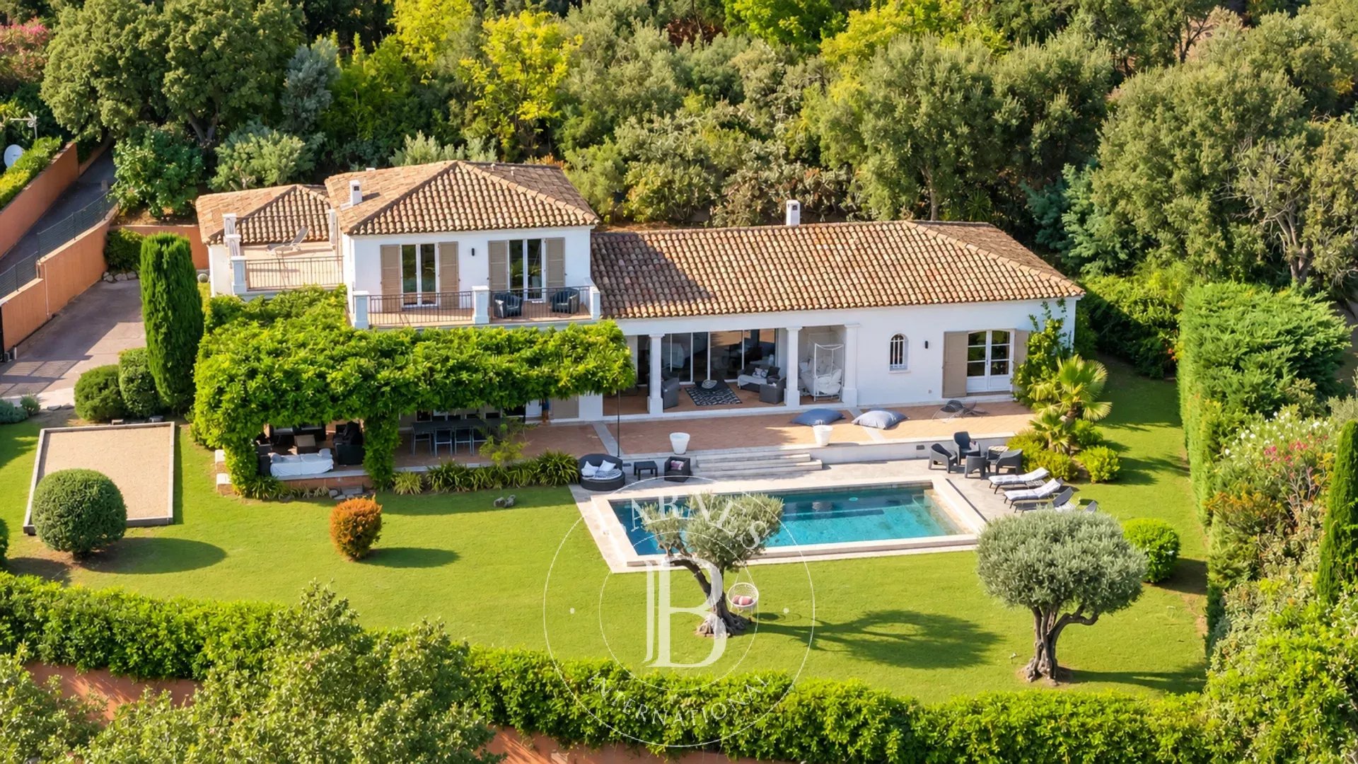 GRMAUD - DOMAINE PRIVE - MAISON PROVENCALE AVEC VUE MER