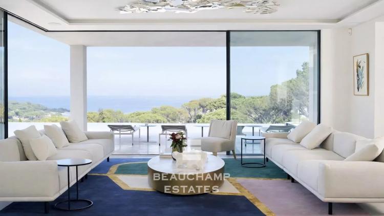 Propriété exceptionnelle contemporaine au coeur d'un domaine privé