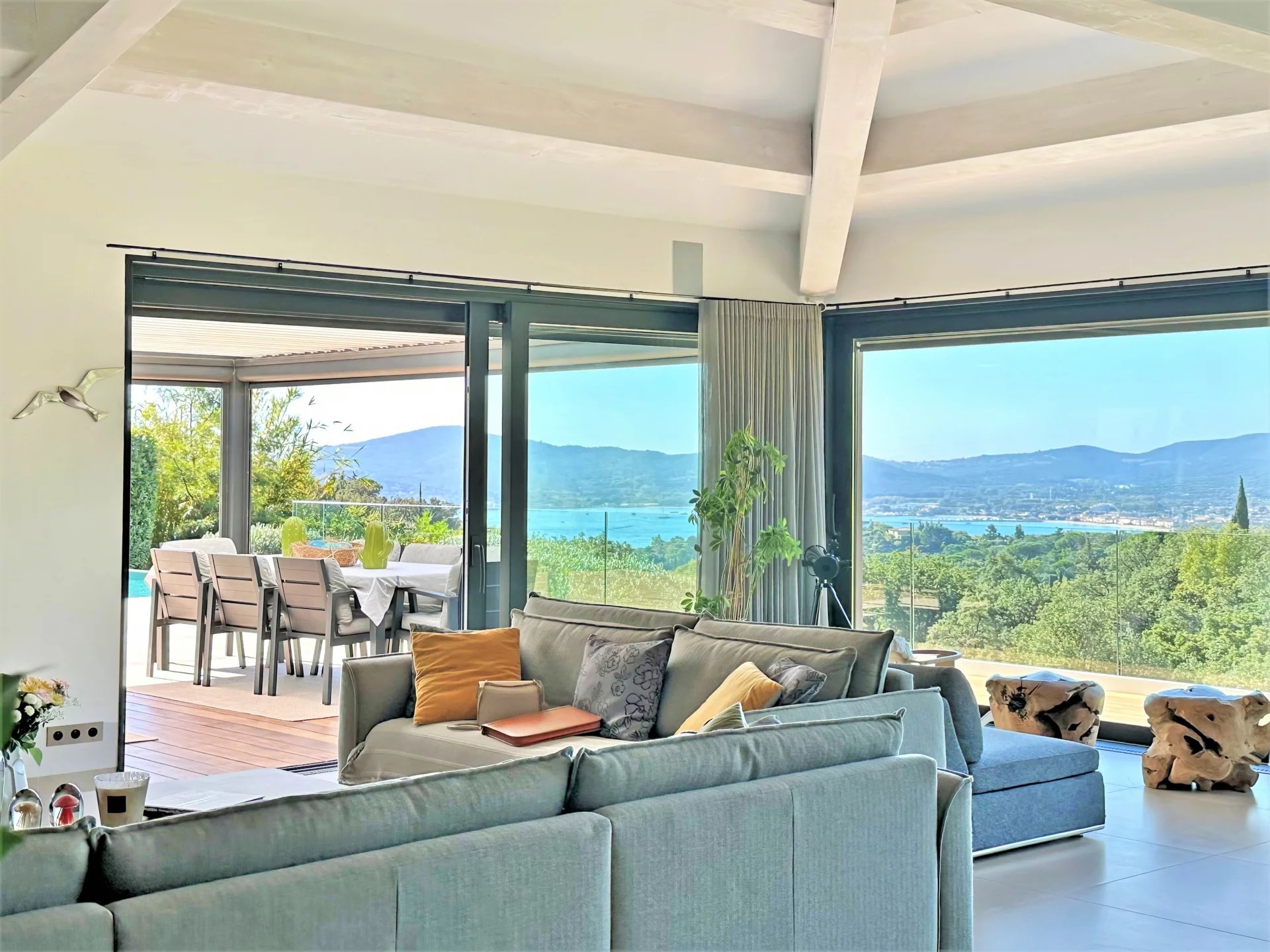 Villa vue mer à vendre à Beauvallon Bartole