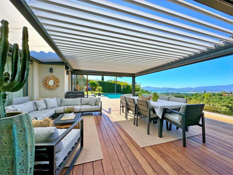 Villa vue mer à vendre à Beauvallon Bartole