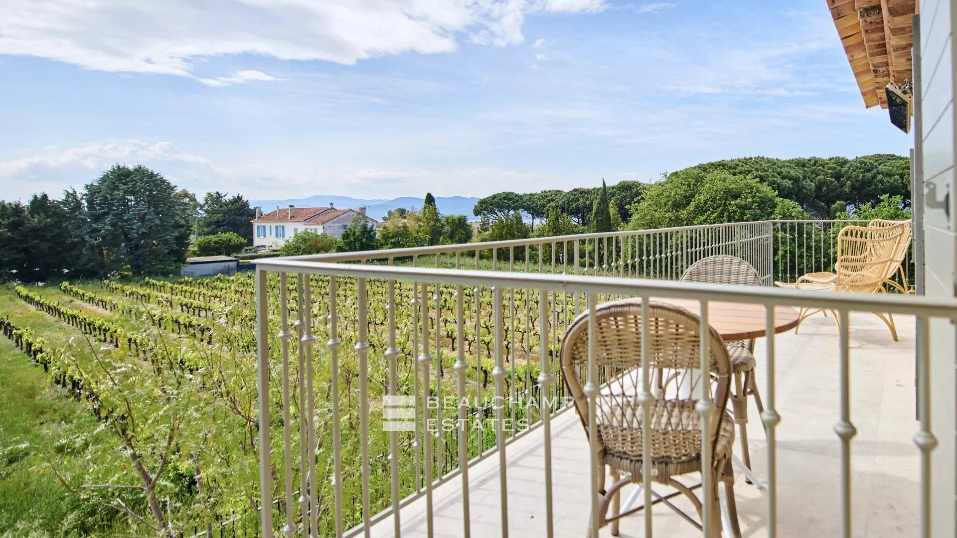 Prestigieuse villa à pieds du centre de Saint-Tropez, entourée de vignes