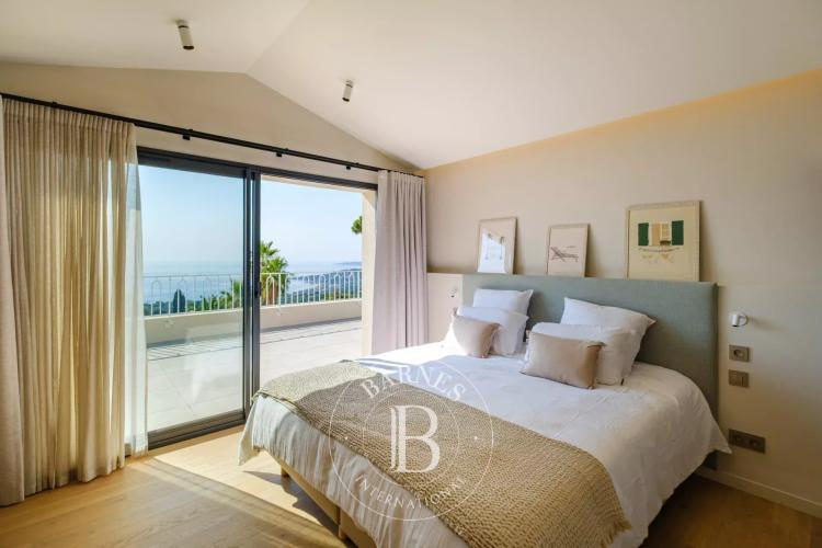 EXCLUSIVITÉ - SAINTE-MAXIME - DOMAINE RÉSIDENTIEL - VILLA VUE MER - PISCINE