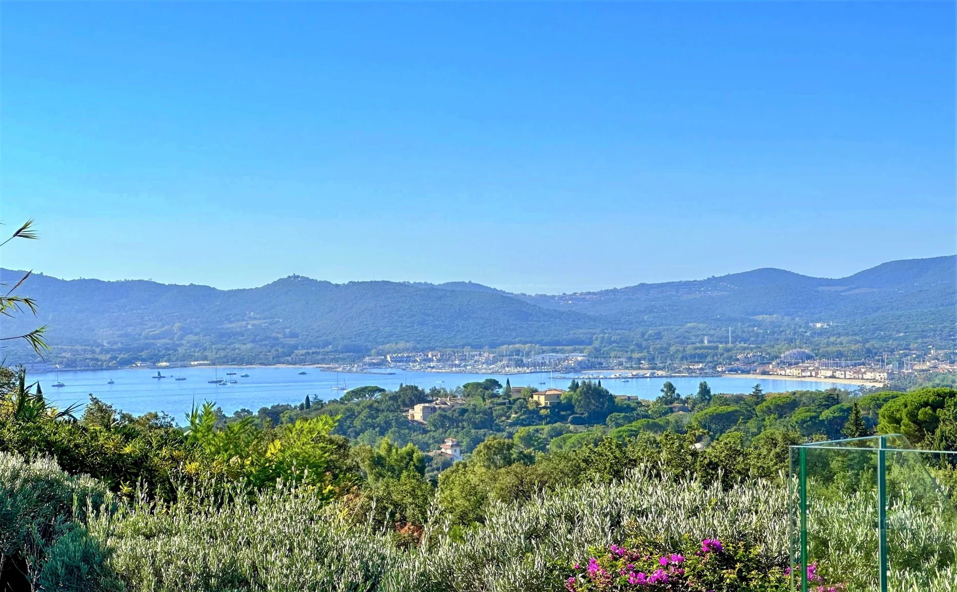Villa vue mer à vendre à Beauvallon Bartole