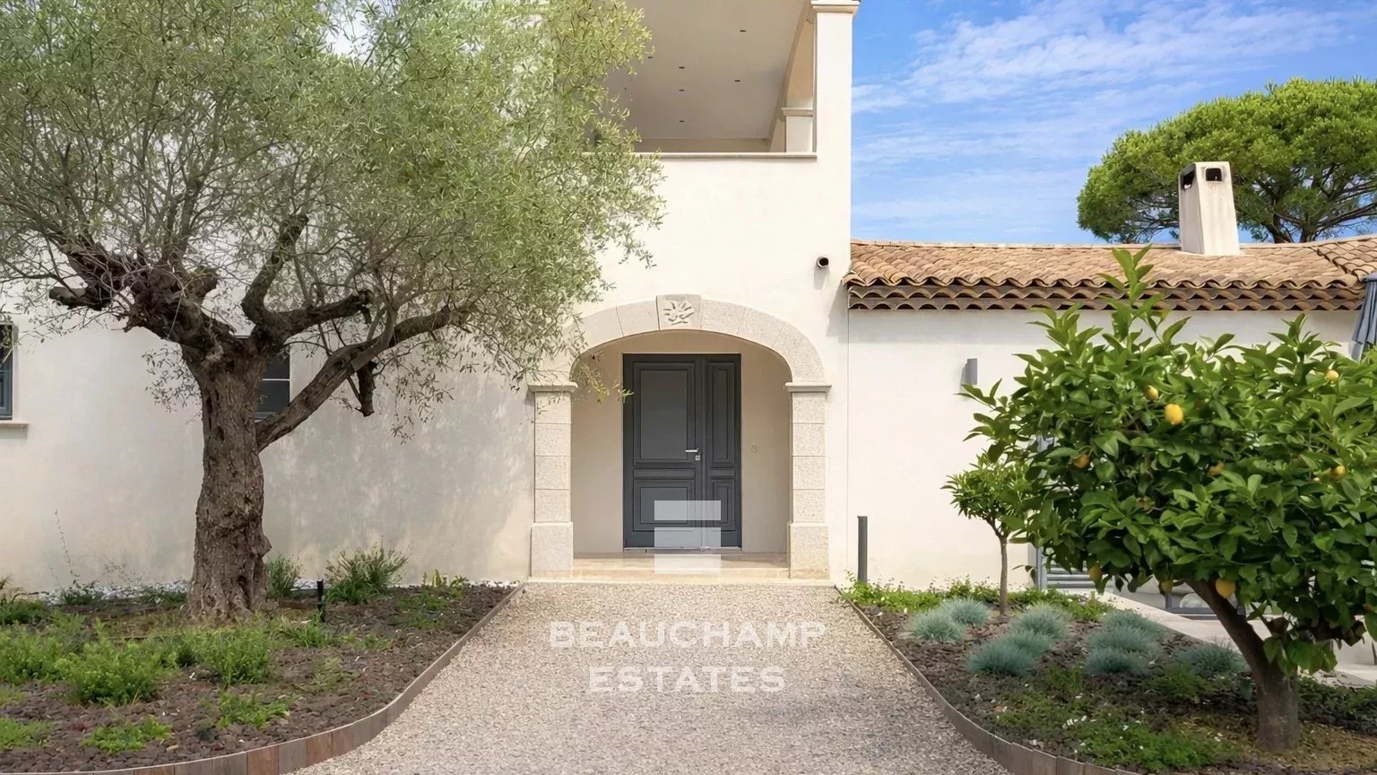 Villa neuve à pieds de la plage des Salins et à proximité du centre ville de Saint-Tropez