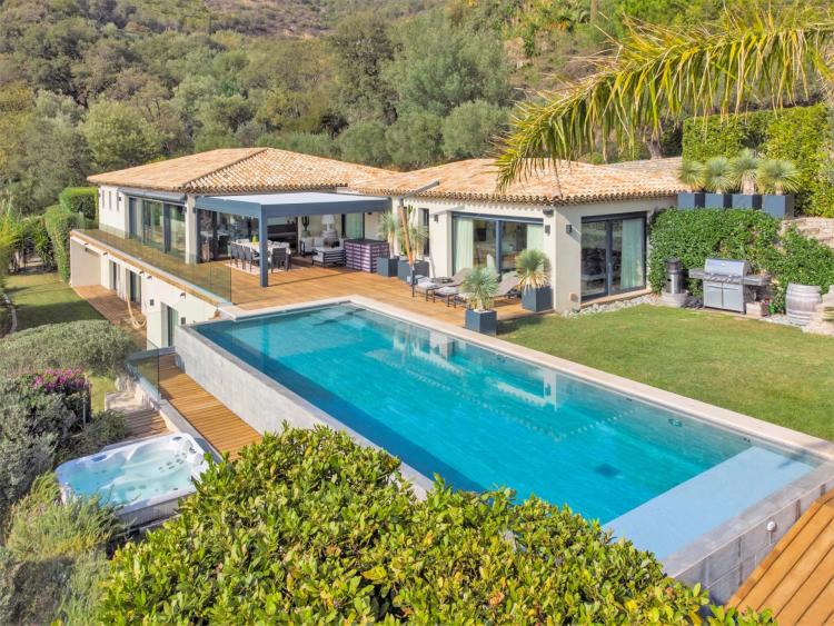 Villa vue mer à vendre à Beauvallon Bartole