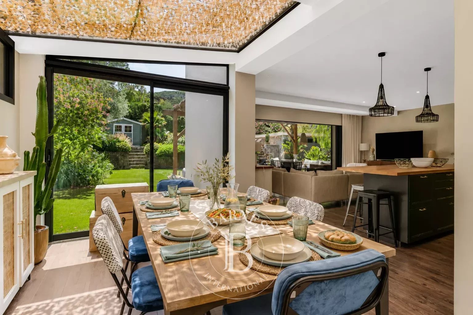 SAINT-TROPEZ - DOMAINE PRIVE - MAISON AVEC 4 CHAMBRES ET PISCINE