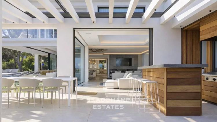 Propriété exceptionnelle contemporaine au coeur d'un domaine privé