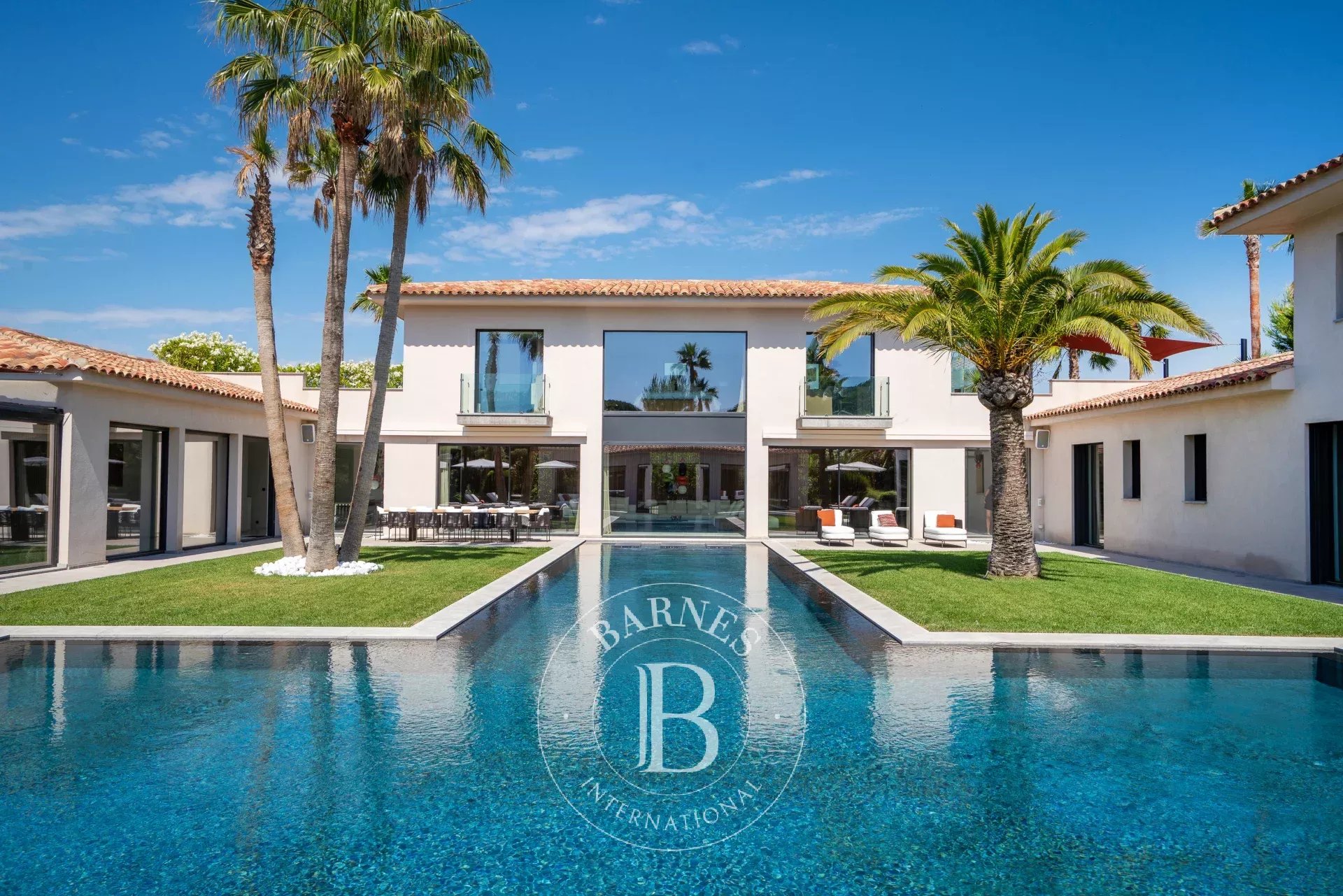 SAINT-TROPEZ - LUXUEUSE VILLA NEUVE - 7 CHAMBRES