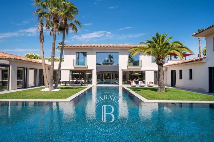 SAINT-TROPEZ - LUXUEUSE VILLA NEUVE - 7 CHAMBRES
