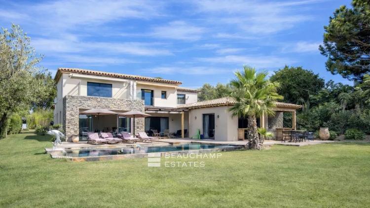 Nouvelle villa de luxe dans domaine privatif au centre de Saint-Tropez