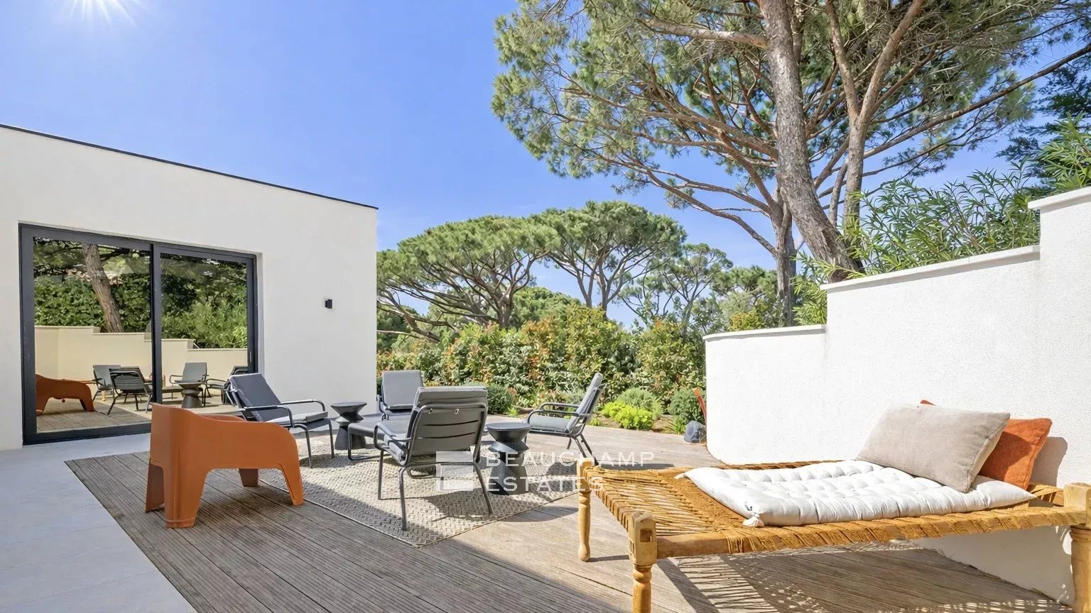 Villa contemporaine intimiste de luxe à pieds des plages de Pampelonne