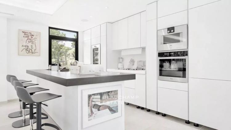 Villa contemporaine intimiste de luxe à pieds des plages de Pampelonne