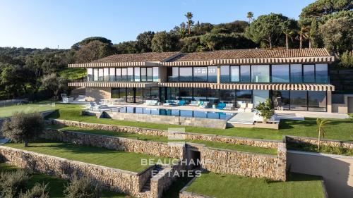 Vue mer majestueuse – Villa contemporaine d’exception, Saint-Tropez, 6 chambres, adresse prestigieuse