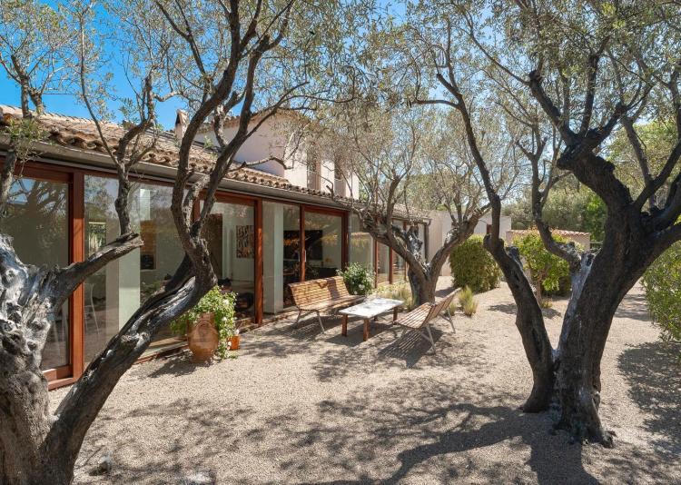 Saint-Tropez – Route de Tahiti – Villa de cinq chambres avec piscine en location saisonnière