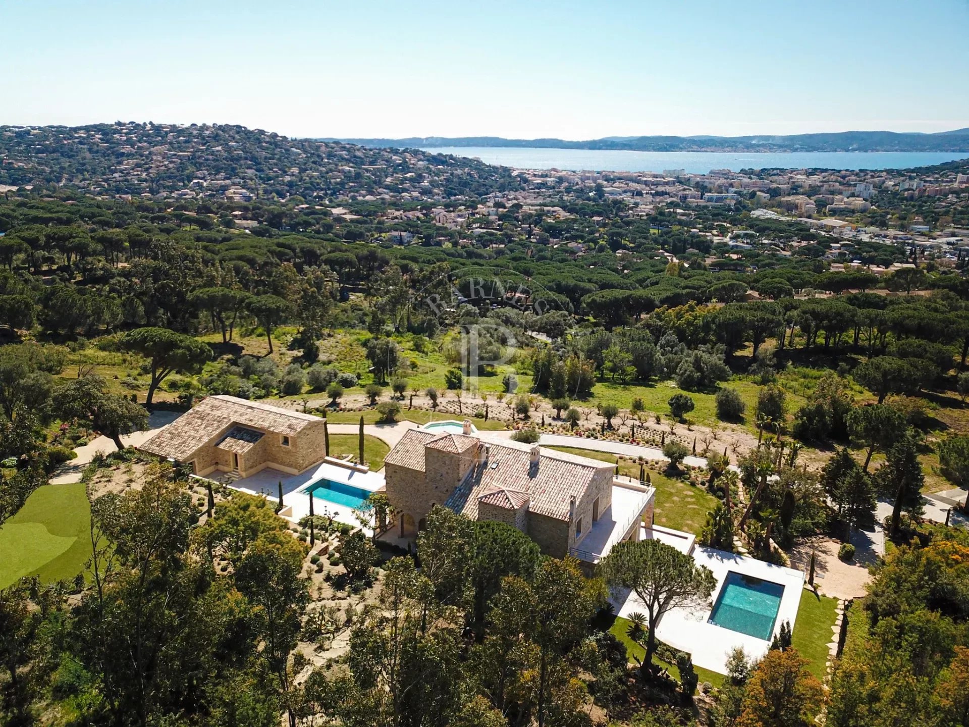 SAINTE-MAXIME - GOLFE DE SAINT-TROPEZ  - PROPRIÉTÉ UNIQUE - 2 PISCINES - 4.8 HECTARES