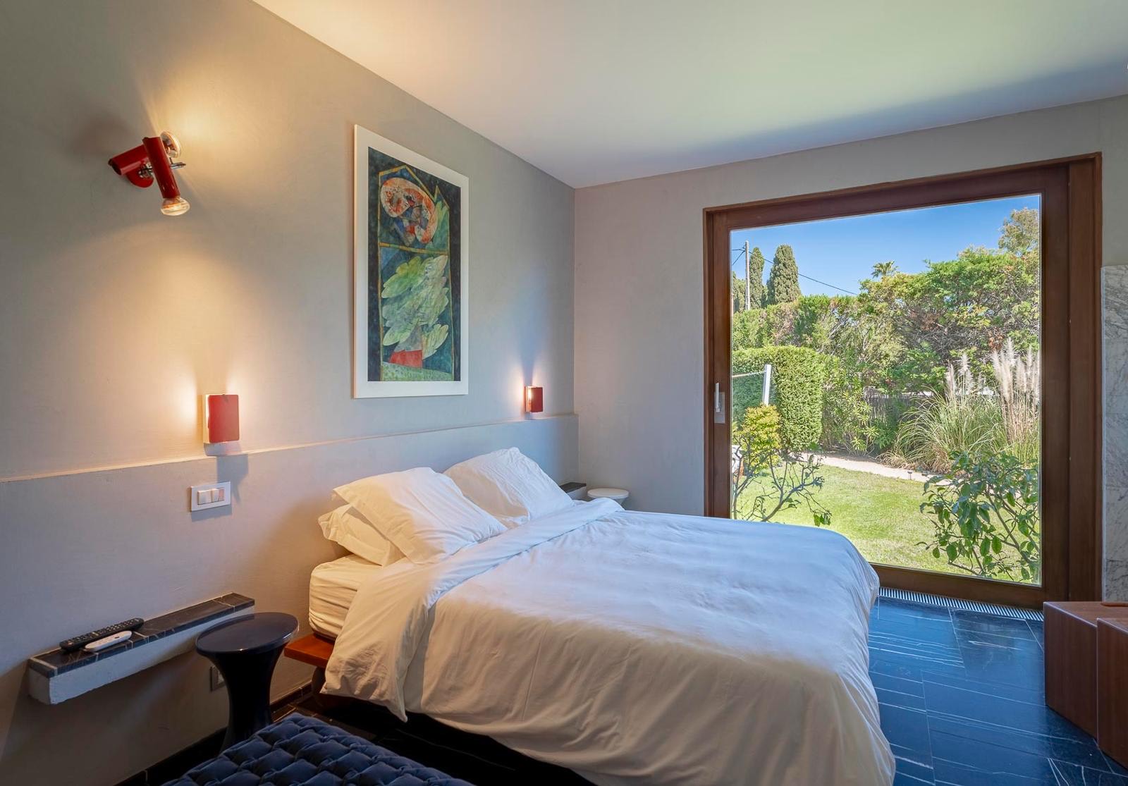 Saint-Tropez – Route de Tahiti – Villa de cinq chambres avec piscine en location saisonnière