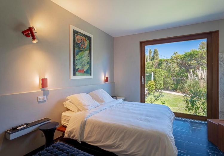 Saint-Tropez – Route de Tahiti – Villa de cinq chambres avec piscine en location saisonnière