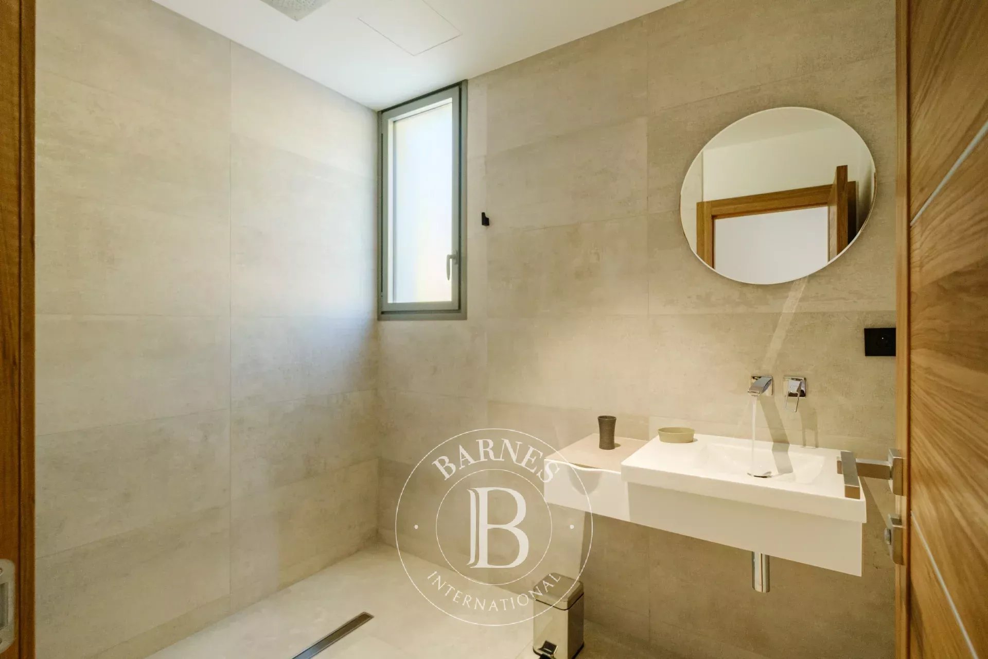 EXCLUSIVITÉ - SAINTE-MAXIME –DOMAINE PRIVÉ - VILLA CONTEMPORAINE - VUE MER