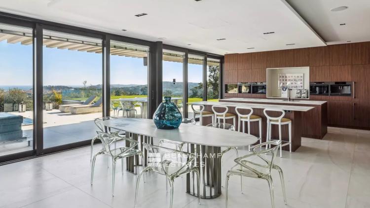 Vue mer majestueuse – Villa contemporaine d’exception, Saint-Tropez, 6 chambres, adresse prestigieuse