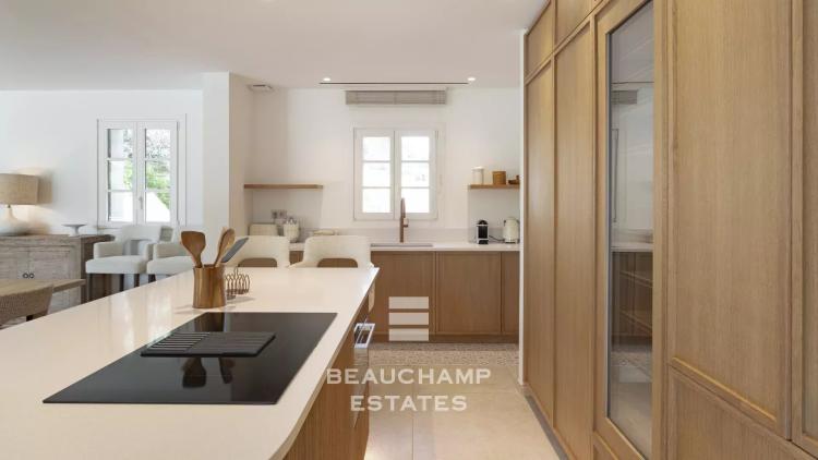 Sublime villa neuve à pieds du centre de Saint-Tropez et de la plage