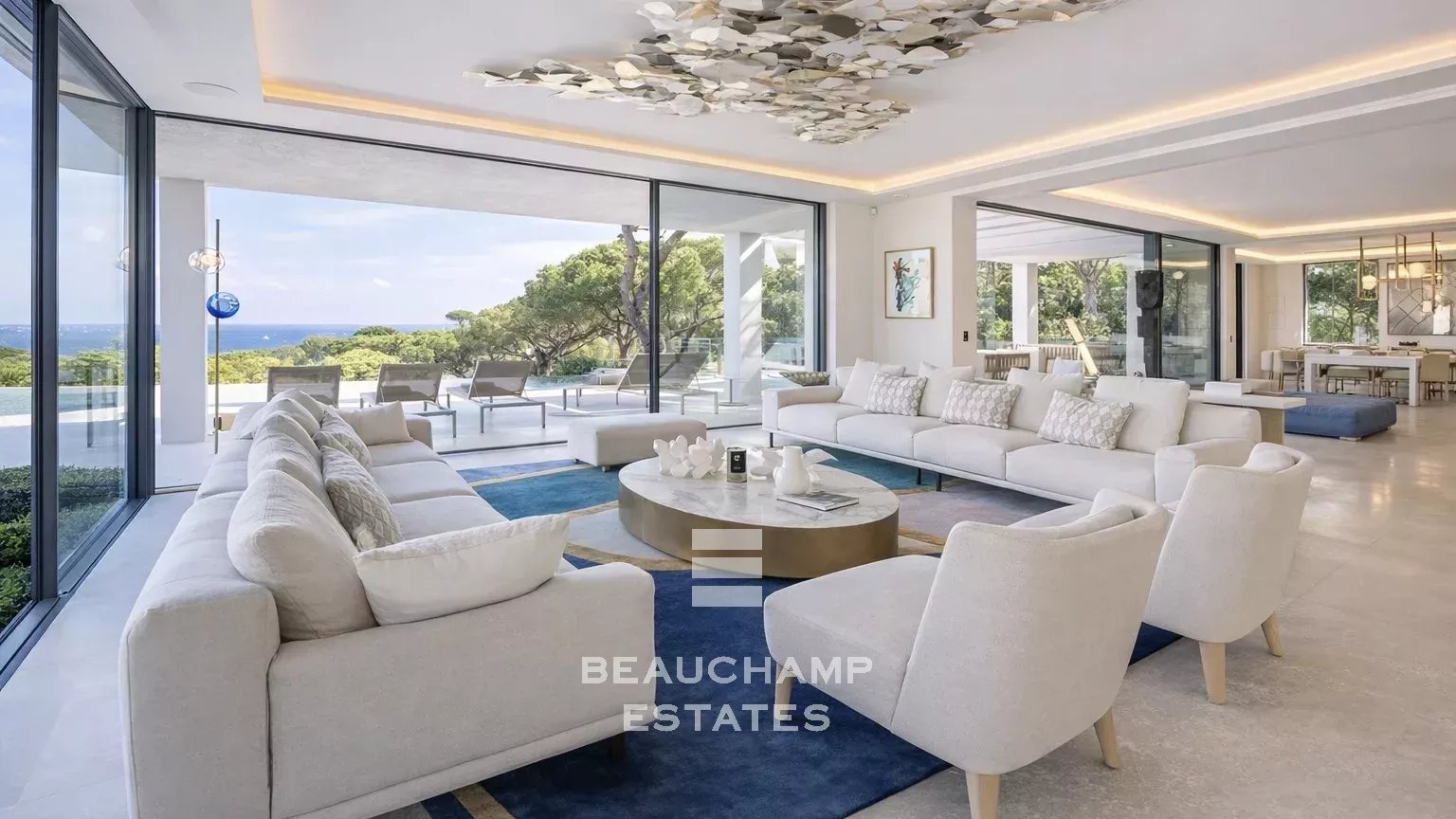 Propriété exceptionnelle contemporaine au coeur d'un domaine privé