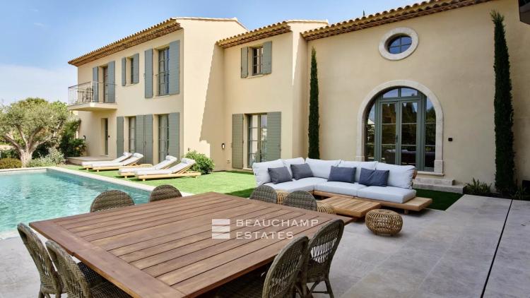 Prestigieuse villa à pieds du centre de Saint-Tropez, entourée de vignes