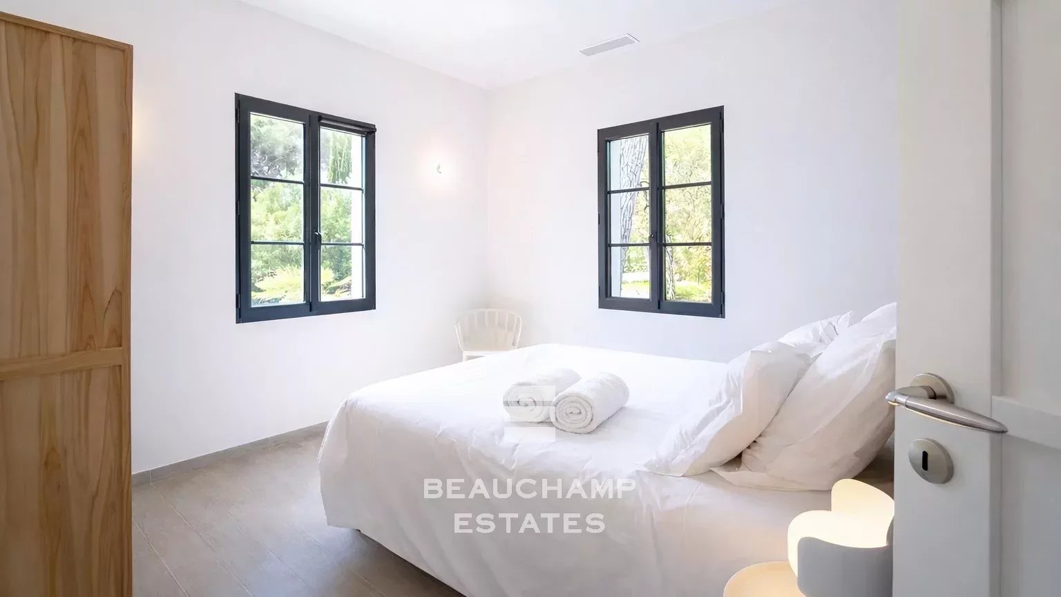 Villa neuve à pieds de la plage des Salins et à proximité du centre ville de Saint-Tropez