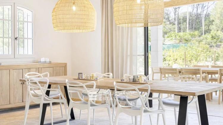 Villa neuve chic à deux pas du centre de Saint-Tropez et de la plage des Canoubiers